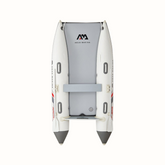 Dotado de um casco em túnel ultra-estável e de um amplo espaço no convés, este catamarã insuflável impressiona pela sua capacidade excecional e pela habilidade de enfrentar ventos e ondas a alta velocidade.