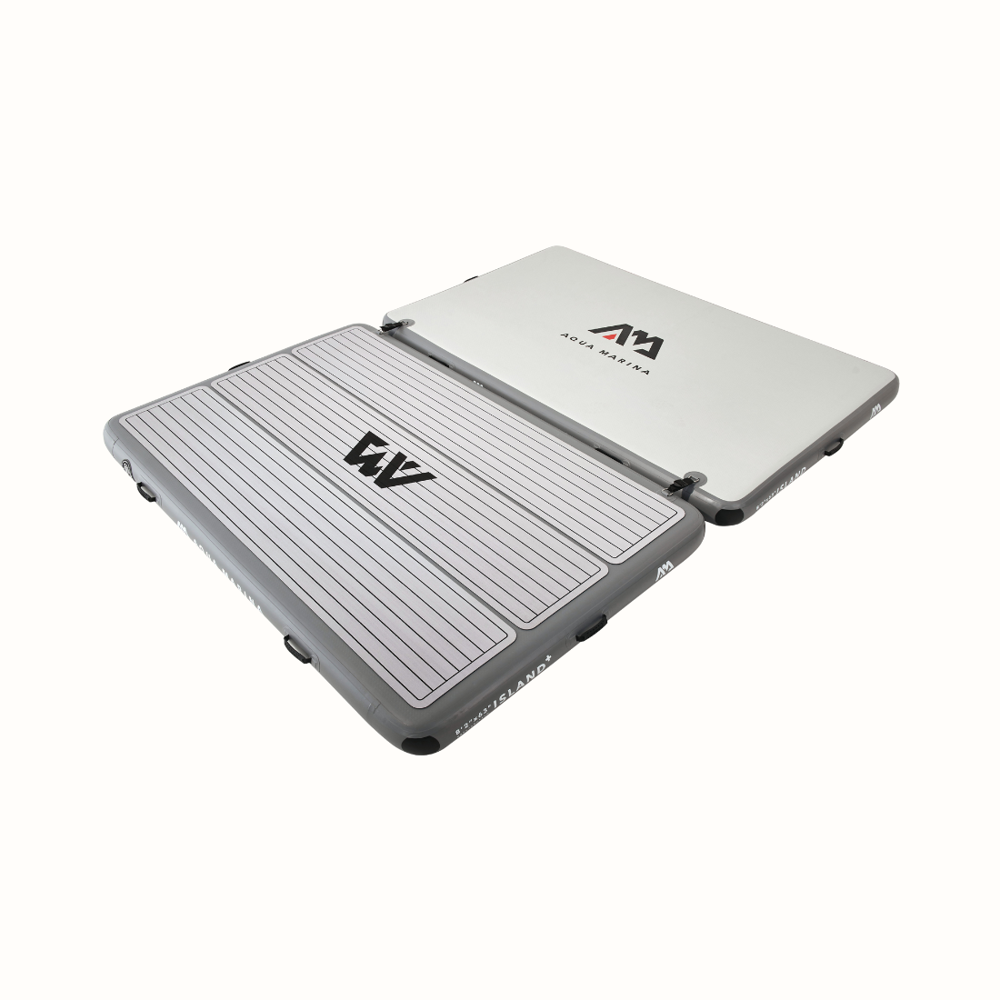 A Plataforma Insufável Island da Aquamarina, com bomba de alta pressão incluída. Ideal para utilizar como lounge, uma jangada para nadar ou uma plataforma de lançamento para desportos aquáticos.