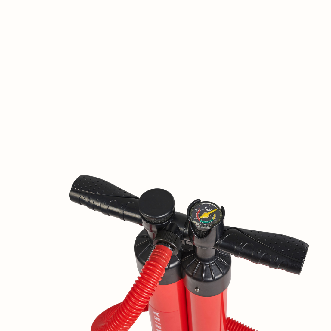 A Bomba Manual de Tripla Ação Liquid AIR V3 da AQUAMARINA tem uma capacidade de 3.2+3.2 litros e uma pressão máxima de 30 psi, proporcionando um alto desempenho.