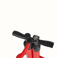 A Bomba Manual de Tripla Ação Liquid AIR V3 da AQUAMARINA tem uma capacidade de 3.2+3.2 litros e uma pressão máxima de 30 psi, proporcionando um alto desempenho.