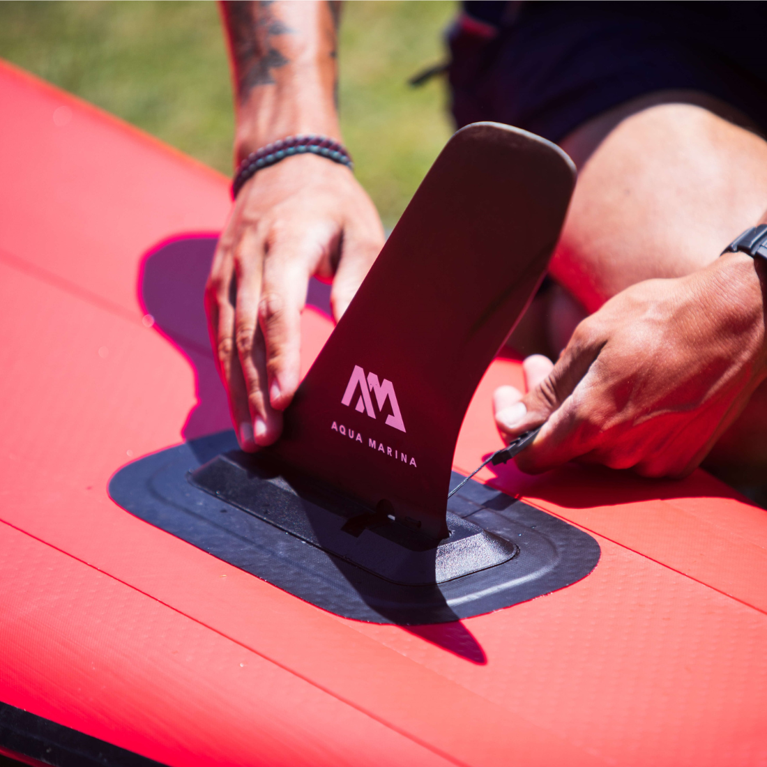 A Quilha Central Grande Swift Attach da AQUA MARINA. Fácil de montar, construída com nylon reforçado, proporciona durabilidade e resistência excecionais.