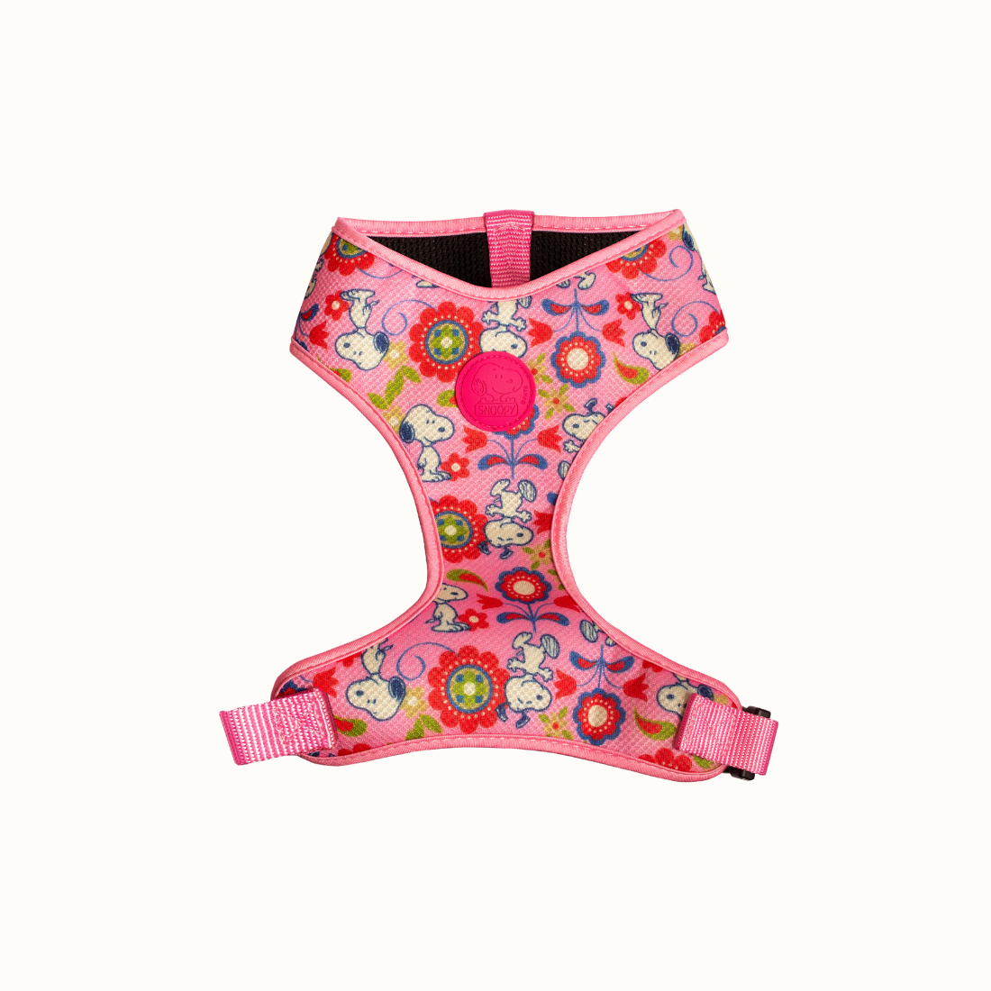 Arnês Corporal Zooz, em padrão cor de rosa com flores e figuras do snoopy. Vista de frente, sobre fundo branco.