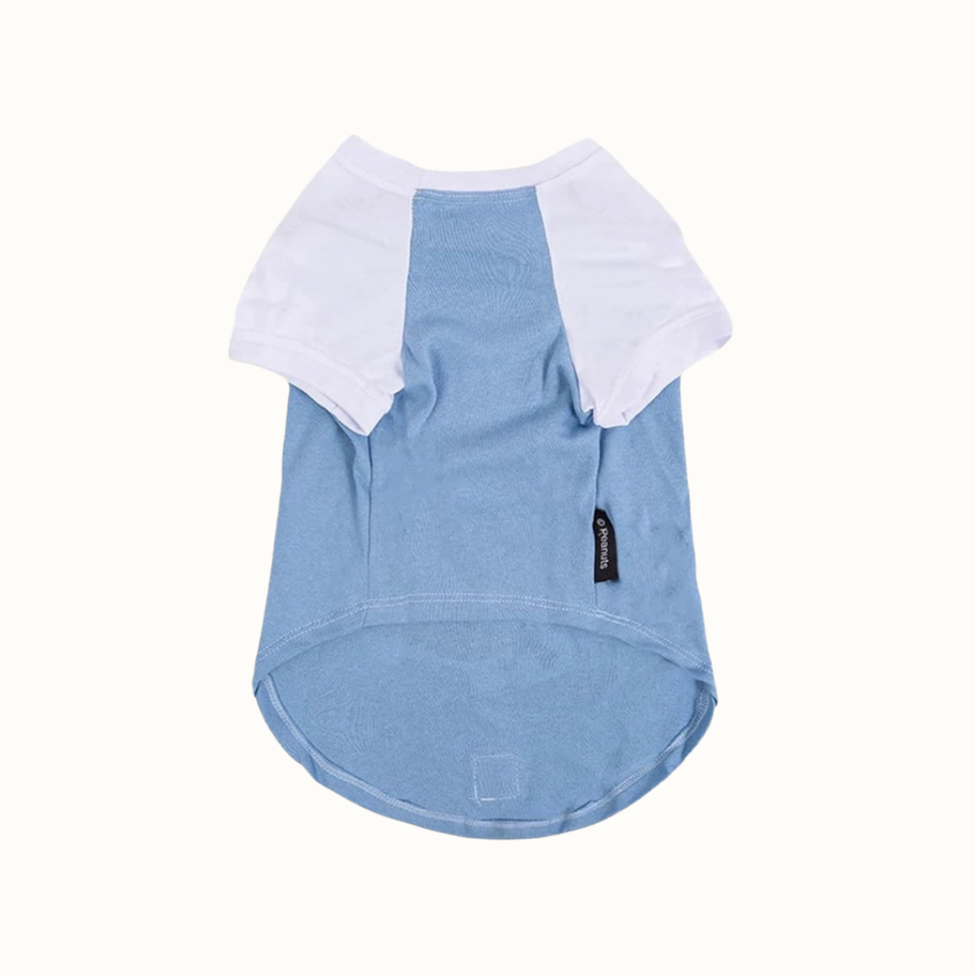 Camisola ZOOZ para cão com design do Snoopy, de cor azul, com detalhes em branco. Estampa divertida do personagem a andar de skate. Vista do angulo inferior, sobre fundo branco.