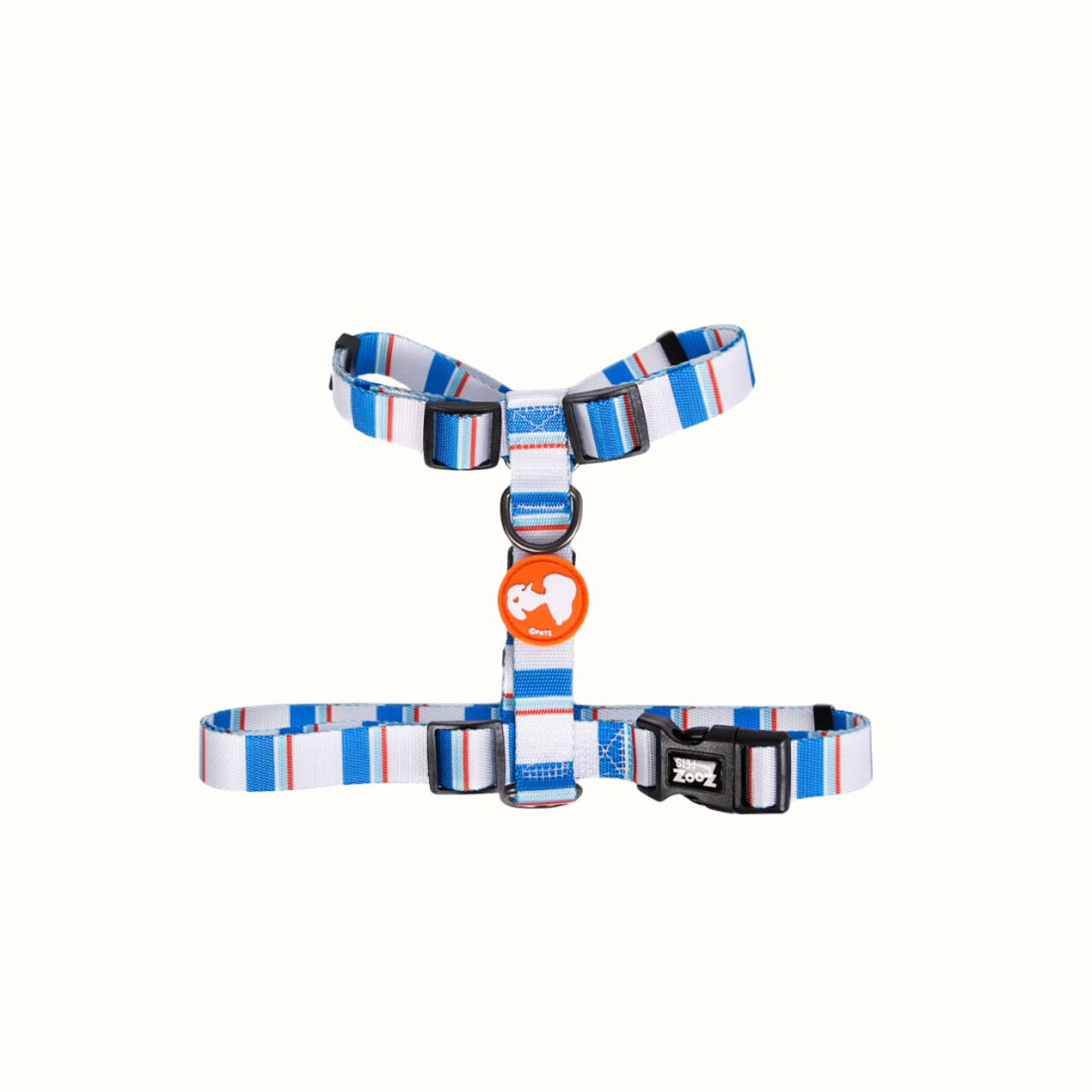 Arnês Snoopy Zooz em padrão azul branco, com detalhes em cor de laranja e figuras do personagem. Vista de frente, sobre fundo branco.