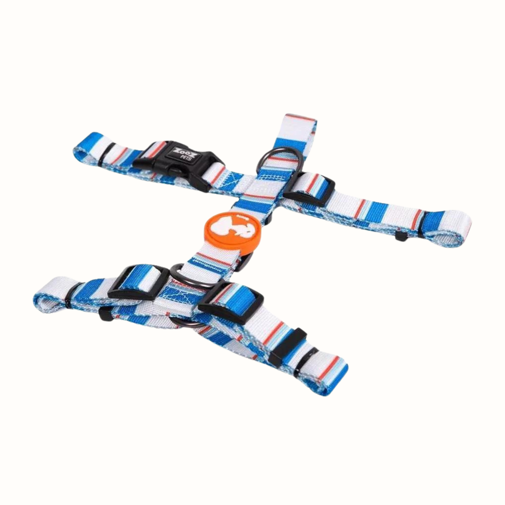 Arnês Snoopy Zooz em padrão azul branco, com detalhes em cor de laranja e figuras do personagem. Vista frontal, sobre fundo branco.