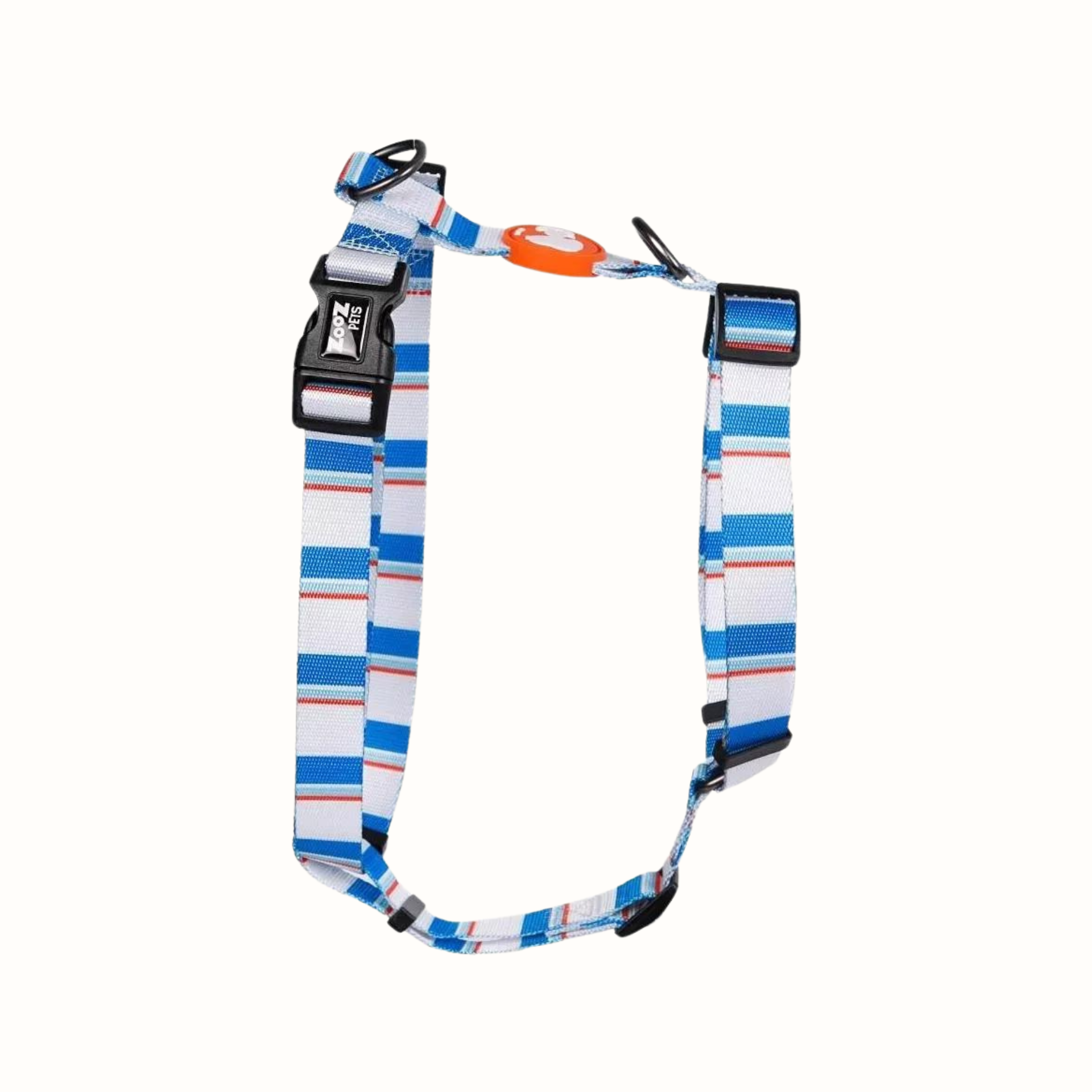 Arnês Snoopy Zooz em padrão azul branco, com detalhes em cor de laranja e figuras do personagem. Vista lateral, sobre fundo branco.