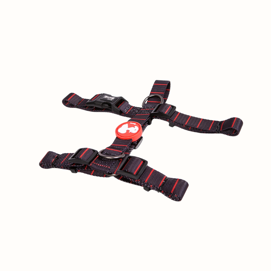 Arnês Snoopy Zooz em padrão preto com detalhes em vermelho e figura do personagem. Vista frontal, sobre fundo branco.