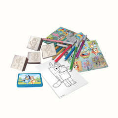 Prepare-se para uma viagem cheia de cor e diversão com a Mochila Kit de Carimbos da Bluey! Fabricado com os melhores materiais.