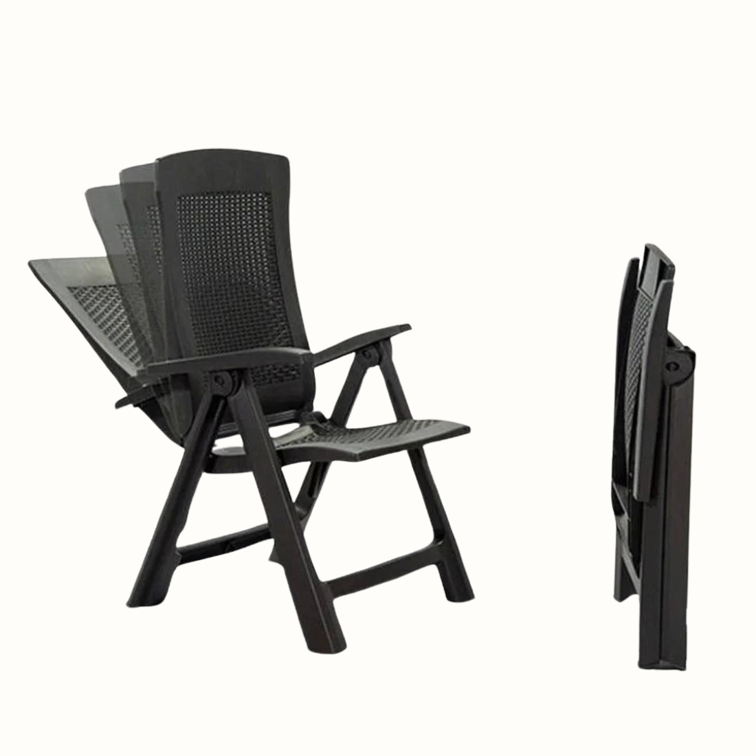 Cadeira dobrável IPAE PROGARDEN em plástico cinzento, com assento e encosto com padrão entrançado, exibida em vista lateral e com a cadeira "fechada".