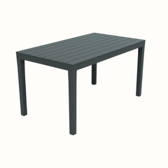 Mesa IPAE PROGARDEN em plástico, de cor preta, com ranhuras no sentido vertical e 4 pés de suporte. Sobre fundo branco.