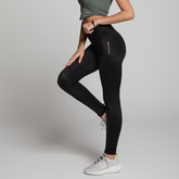 As leggins DIVA conferem um ajuste perfeito ao corpo, enquanto que o seu nível de elasticidade proporciona o conforto e o suporte ideal.