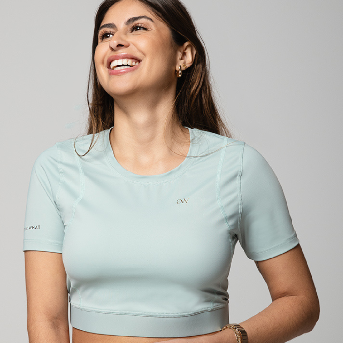 A T-shirt PRETTY é uma peça prática, elegante e moldável ao corpo. Confecionada com materiais duráveis e de alta qualidade e Compre já!