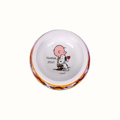 Comedouro ZOOZ para animal, em plástico, com design do Snoopy, cor amarelo e preto, com imagens do personagem. Vista de cima, sobre fundo branco.