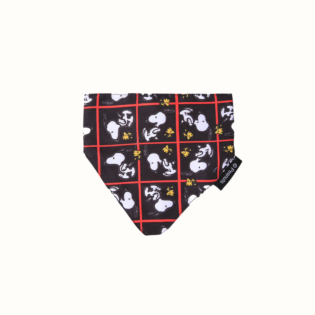 Bandana Zooz do Snoopy, preto e branco, com detalhes em vermelho. Vista de frente, sobre fundo branco.