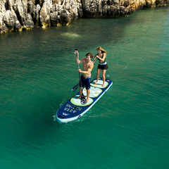 A prancha SUPER TRIP proporciona uma agradável experiência para fazer stand up paddle devido a todo o espaço que oferece. Perfeita para explorações de longa distância.