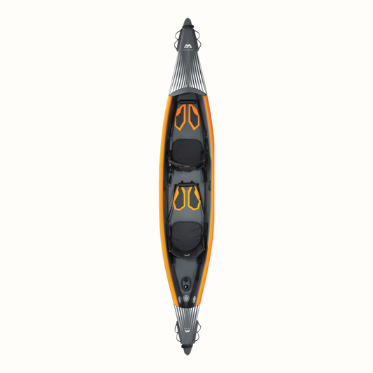O Caiaque de Alta Pressão Tomahawk AIR-K-440 AQUA MARINA para 2 pessoas. Este caiaque é o companheiro perfeito para os mais aventureiros e mais corajosos.