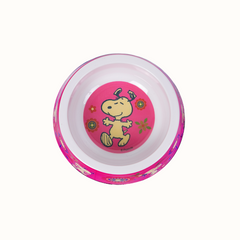 Comedouro ZOOZ para animal, com design do Snoopy, cor de rosa com imagens do personagem e elementos como flores. Material de plástico. Vista de cima sobre fundo branco. 