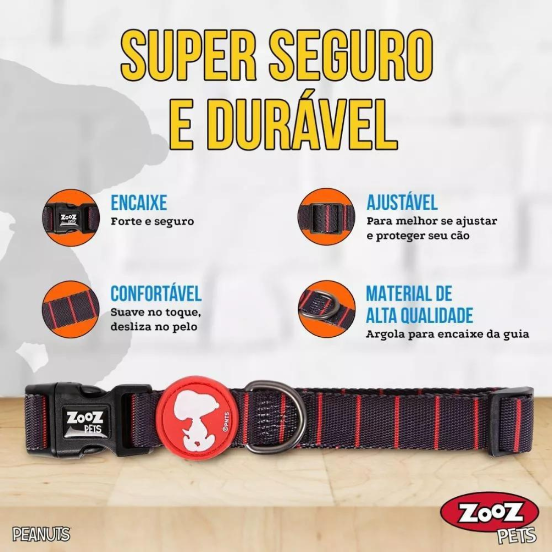Características da coleira Zooz, em padrão preto, com detalhes em vermelho e figuras do snoopy. Vista de frente, sobre fundo branco. 