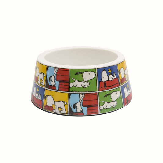 Comedouro ZOOZ para animal, com design do Snoopy, featuring ilustrações coloridas do personagem. Material de plástico. Vista frontal, sobre fundo branco. 