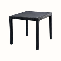 Mesa IPAE PROGARDEN em plástico, de cor cinzenta, com ranhuras e acabamento trançado e 4 pés de suporte. Sobre fundo branco. 