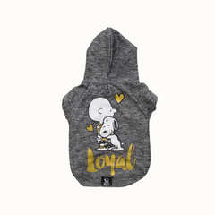 Sweatshirt Zooz para cão em cinza mesclado, com estampa do Snoopy abraçado ao Charlie Brown e a palavra "Loyal" em amarelo. Vista de frente, sobre fundo branco. 