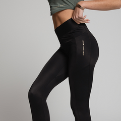 As leggins DIVA  conferem um ajuste perfeito ao corpo, enquanto que o seu nível de elasticidade proporciona o conforto e o suporte ideal.