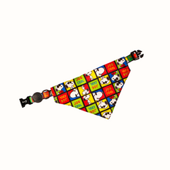 Bandana Zooz, colorida do Snoopy e com elementos como a frase "joe cool" e com mola de segurança.  Vista de frente, sobre fundo branco. 